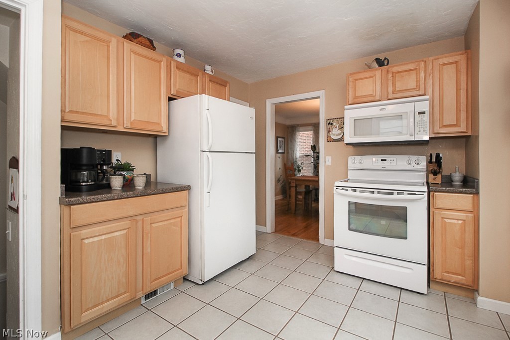 4178 Bushnell Road University Heights, OH 44118 - Photo 9 of 30