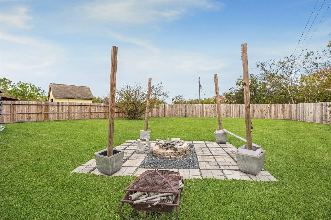 12811 Rio Lindo Street Rosharon, TX 77583 - Photo 12 of 13 a view of a backyard with a garden and plants