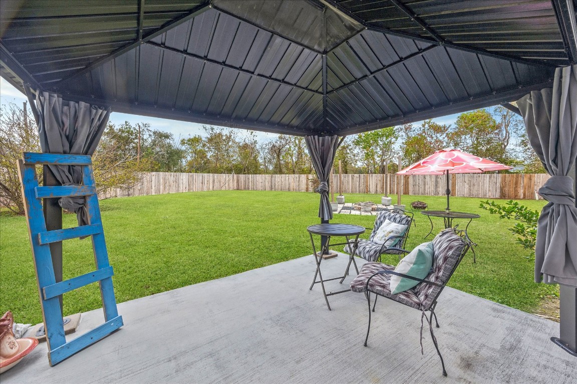 12811 Rio Lindo Street Rosharon, TX 77583 - Photo 13 of 13 a patio with a table and chairs