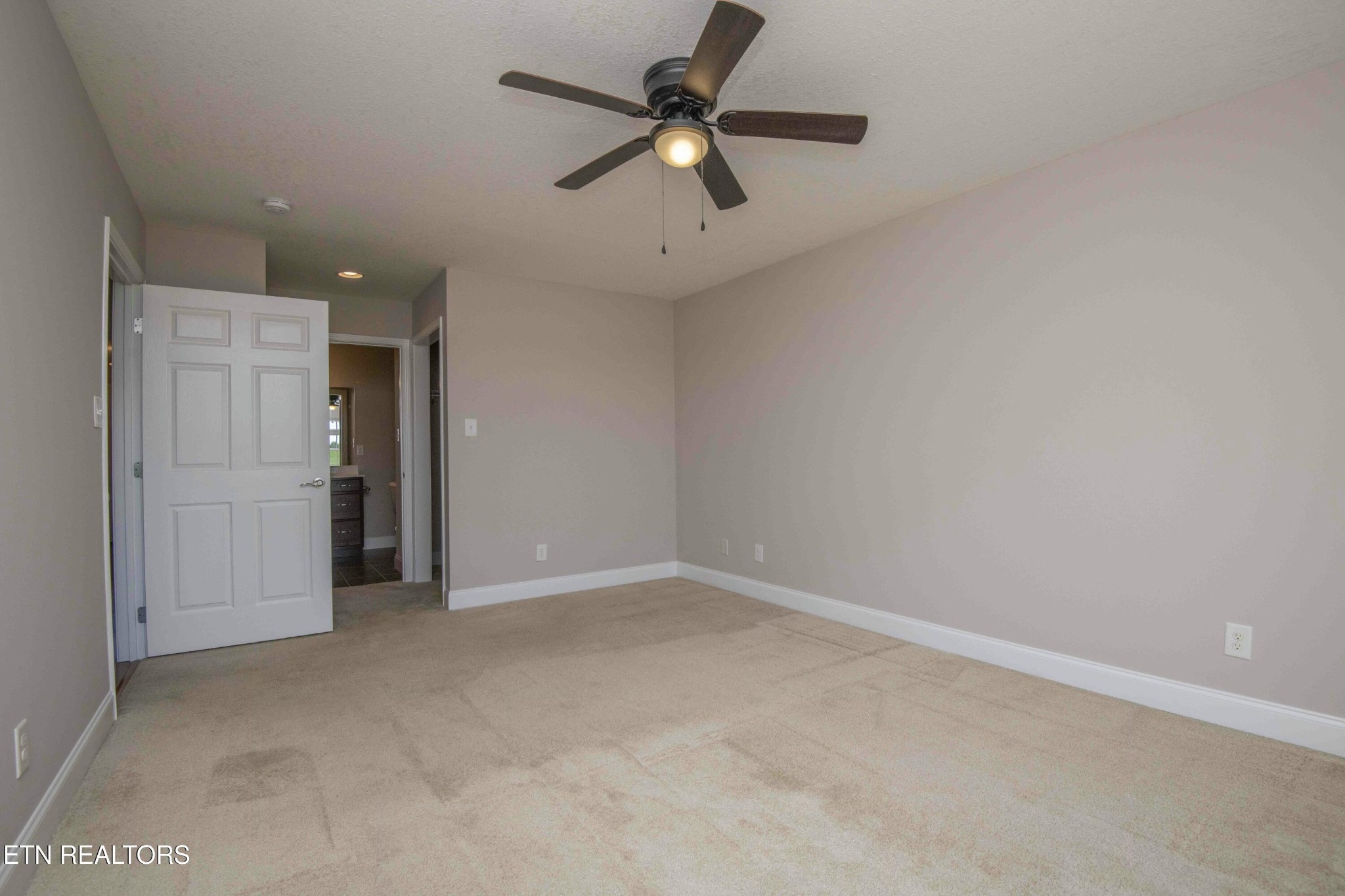 337 Angus Crossing Corryton, TN 37721 - Photo 20 of 36 an empty room with closet and fan