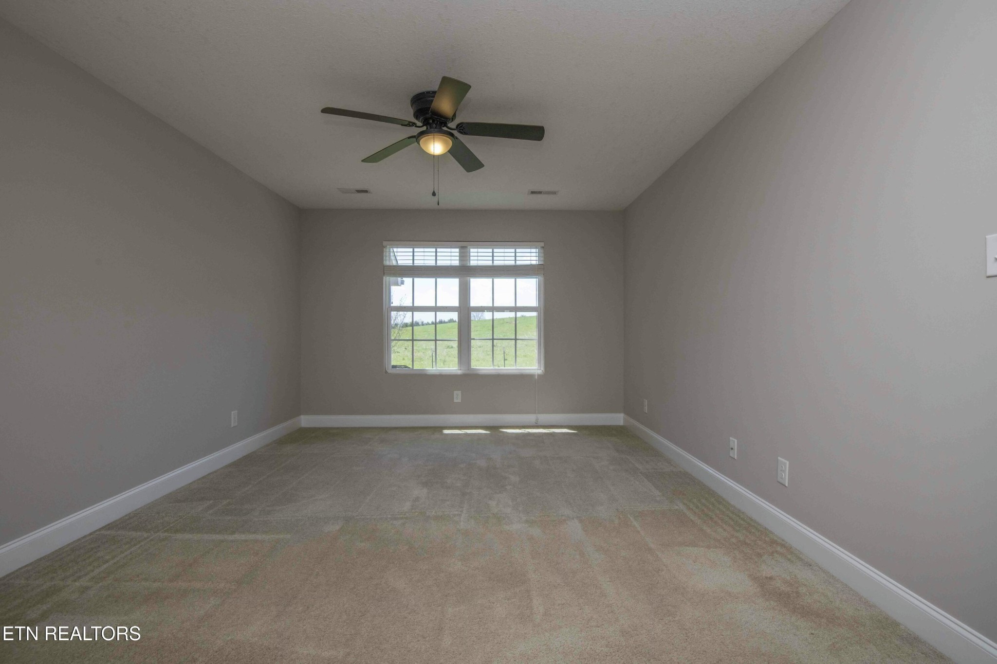 337 Angus Crossing Corryton, TN 37721 - Photo 22 of 36 an empty room that has a window
