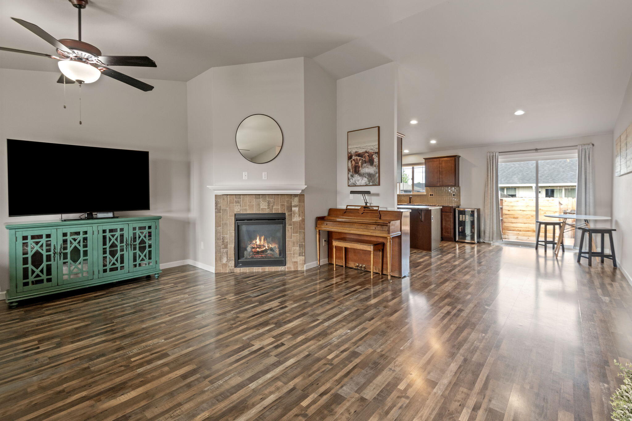 2425 Northwest 7th Street Redmond, OR 97756 - Photo 4 of 23