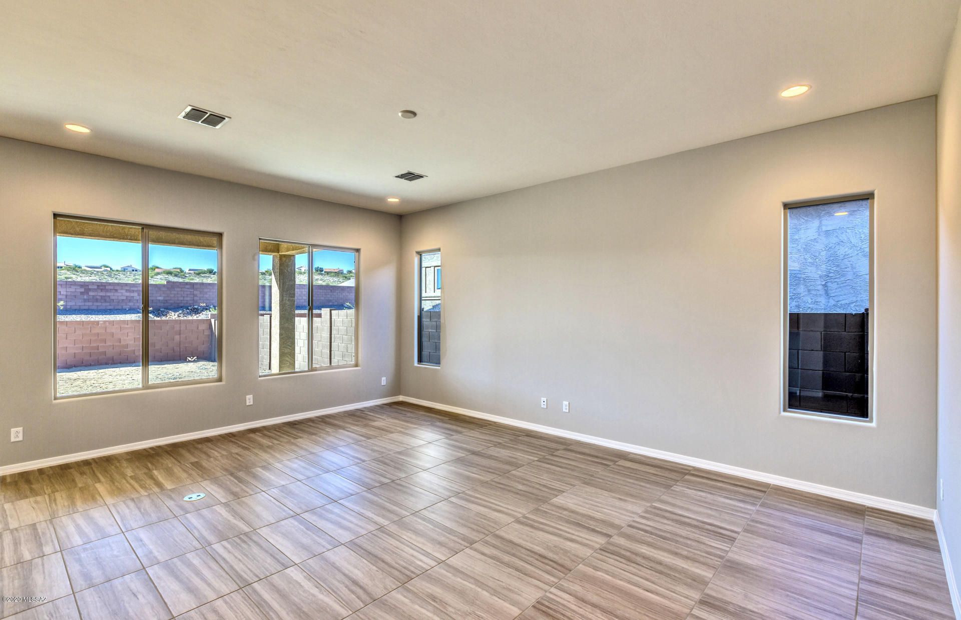 732 East Romsdalen Road Tucson, AZ 85755 - Photo 11 of 36