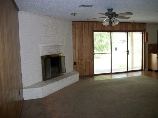 5017 Parkoaks Drive Baton Rouge, LA 70816 - Photo 2 of 3 LIVING ROOM