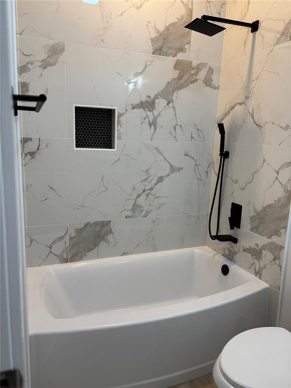 317 Quail Avenue Sebring, FL 33870 - Photo 10 of 19 a bathroom with a bathtub and a toilet