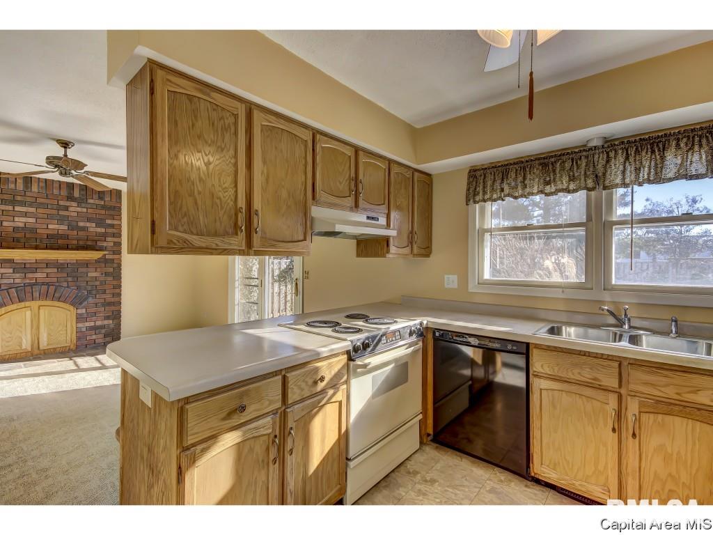 94 White Birch Road Springfield, IL 62712 - Photo 5 of 35