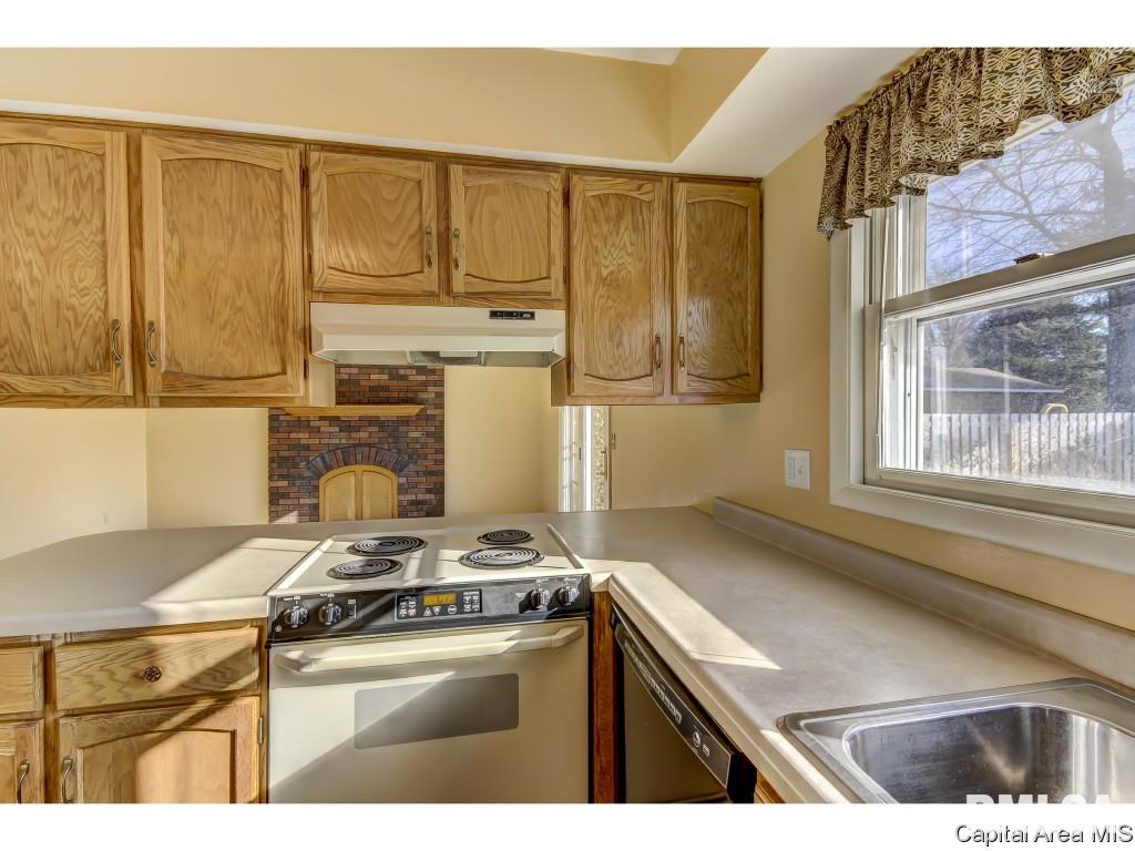 94 White Birch Road Springfield, IL 62712 - Photo 7 of 35
