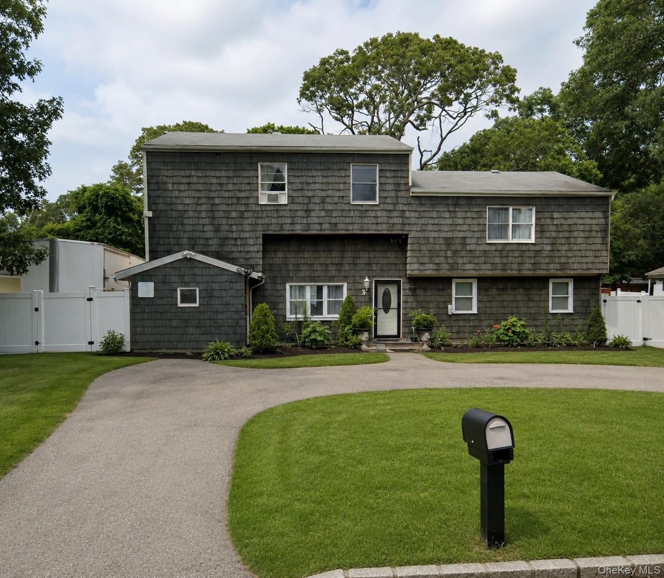 3 Lee Place Mastic, NY 11950 - Photo 1 of 3