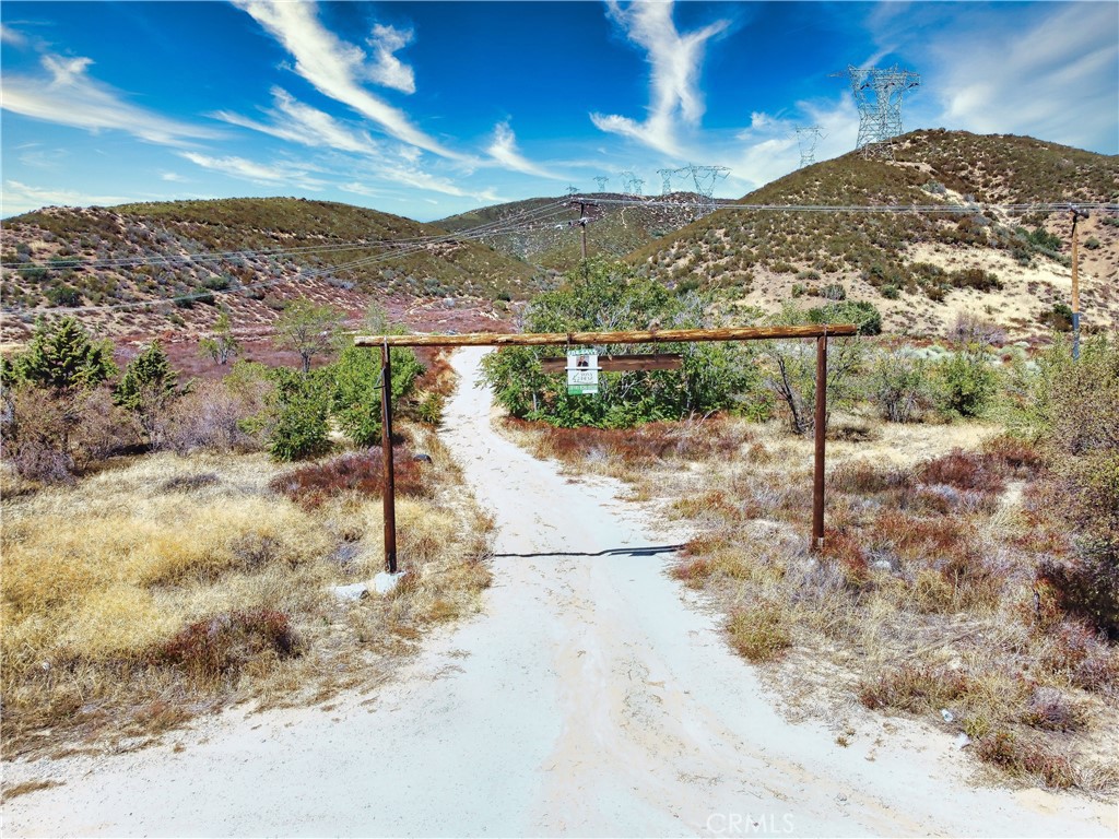 0 Spunky Canyon Road Santa Clarita, CA 91390 - Photo 13 of 20 a view of a dry yard with wooden fence
