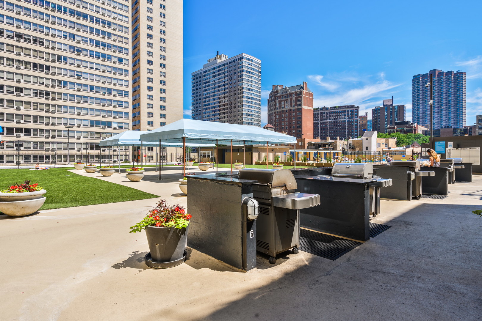 655 West Irving Park Road, Unit 5103 Chicago, IL 60613 - Photo 26 of 30 a view of a city and sitting area