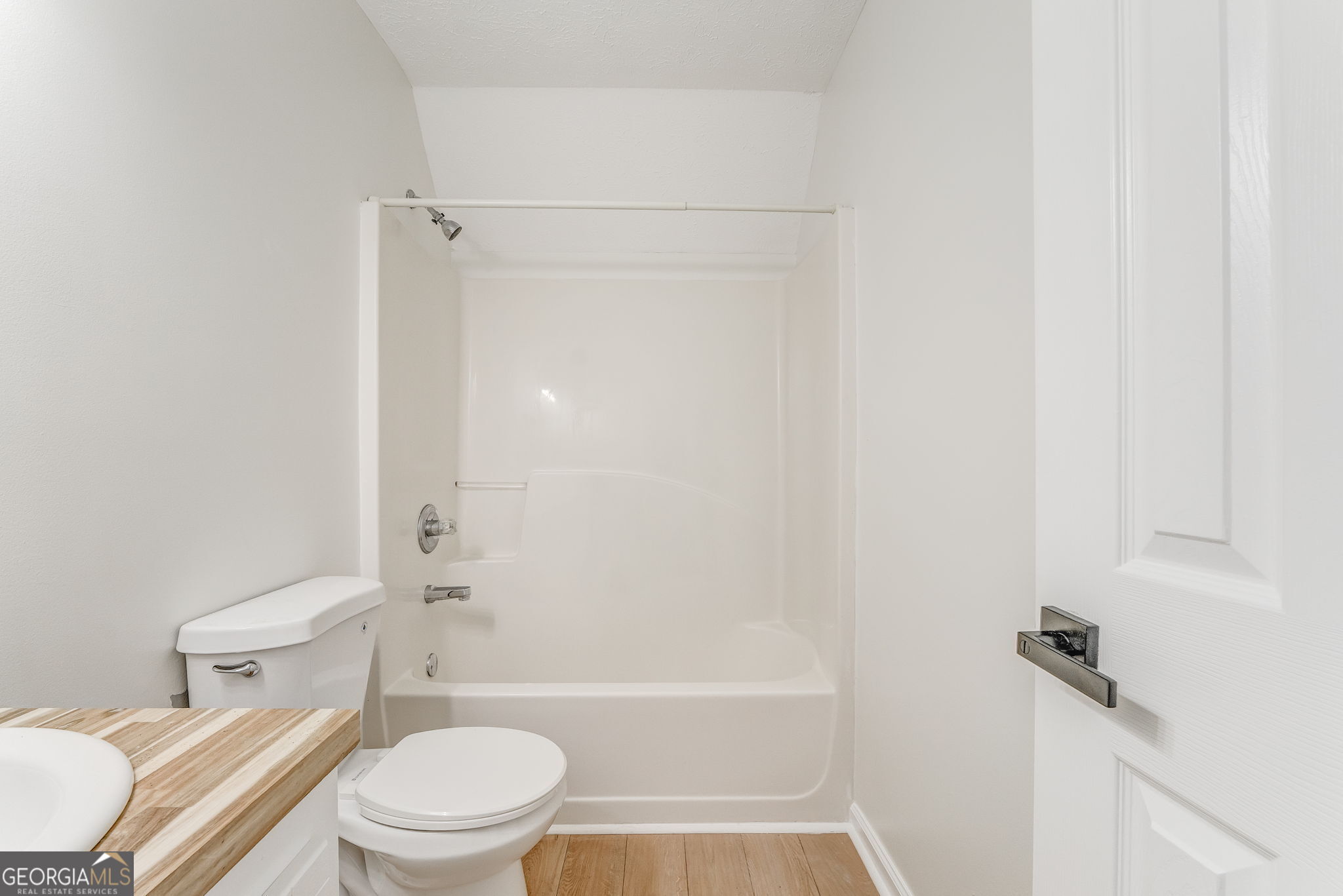 728 Hutto Road Cedartown, GA 30125 - Photo 33 of 40 a bathroom with a toilet and a bathtub