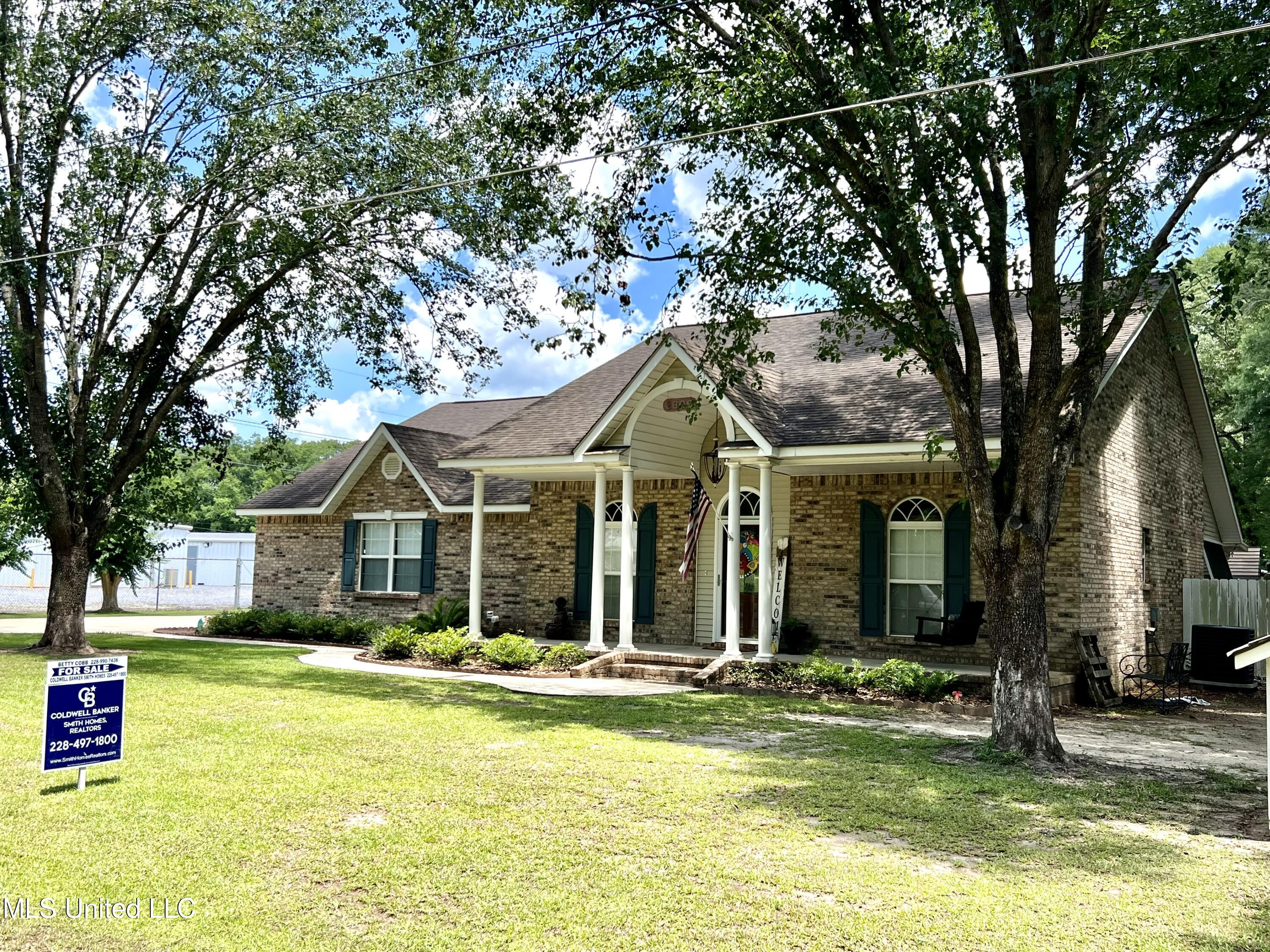 2309 Mangrove Road Moss Point, MS 39562 - Photo 4 of 68 IMG_7175