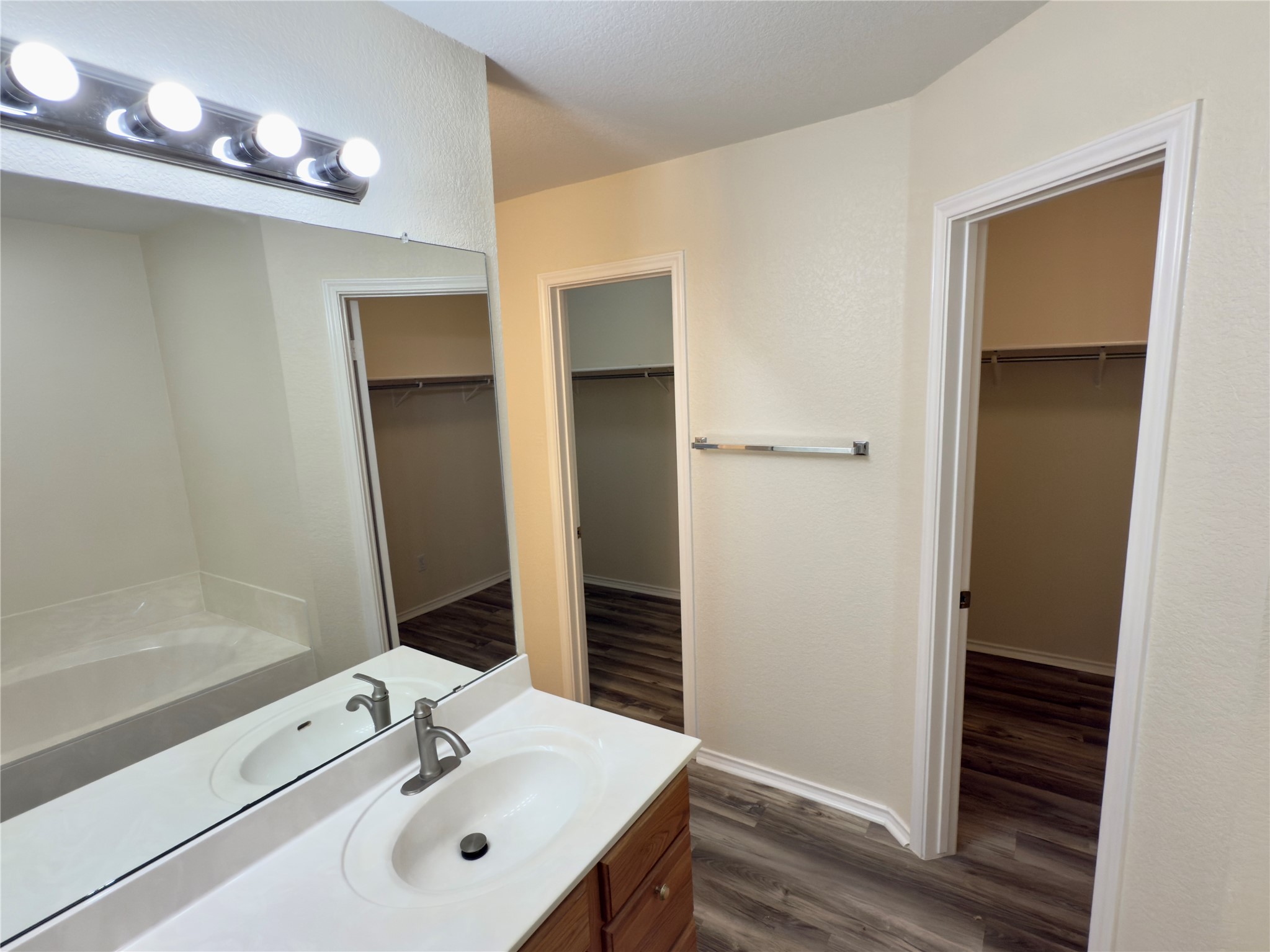 1206 Devil Ridge Cedar Park, TX 78613 - Photo 25 of 38 a bathroom with a sink a tub and a mirror