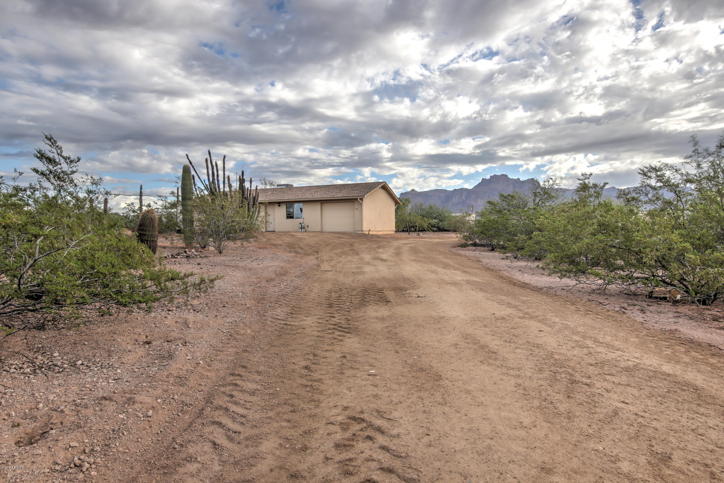 525 South Vista Road Apache Junction, AZ 85119 - Photo 1 of 32 525 S Vista Rd-6