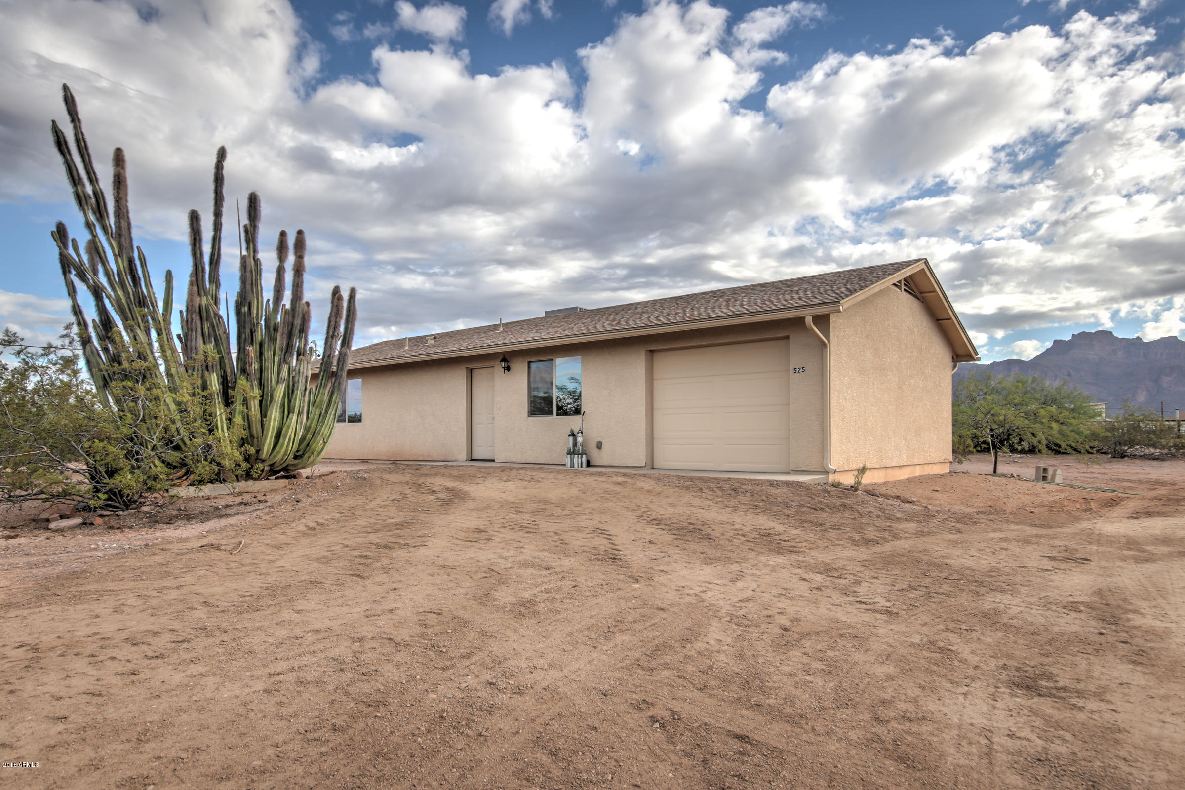 525 South Vista Road Apache Junction, AZ 85119 - Photo 3 of 32 525 S Vista Rd-9