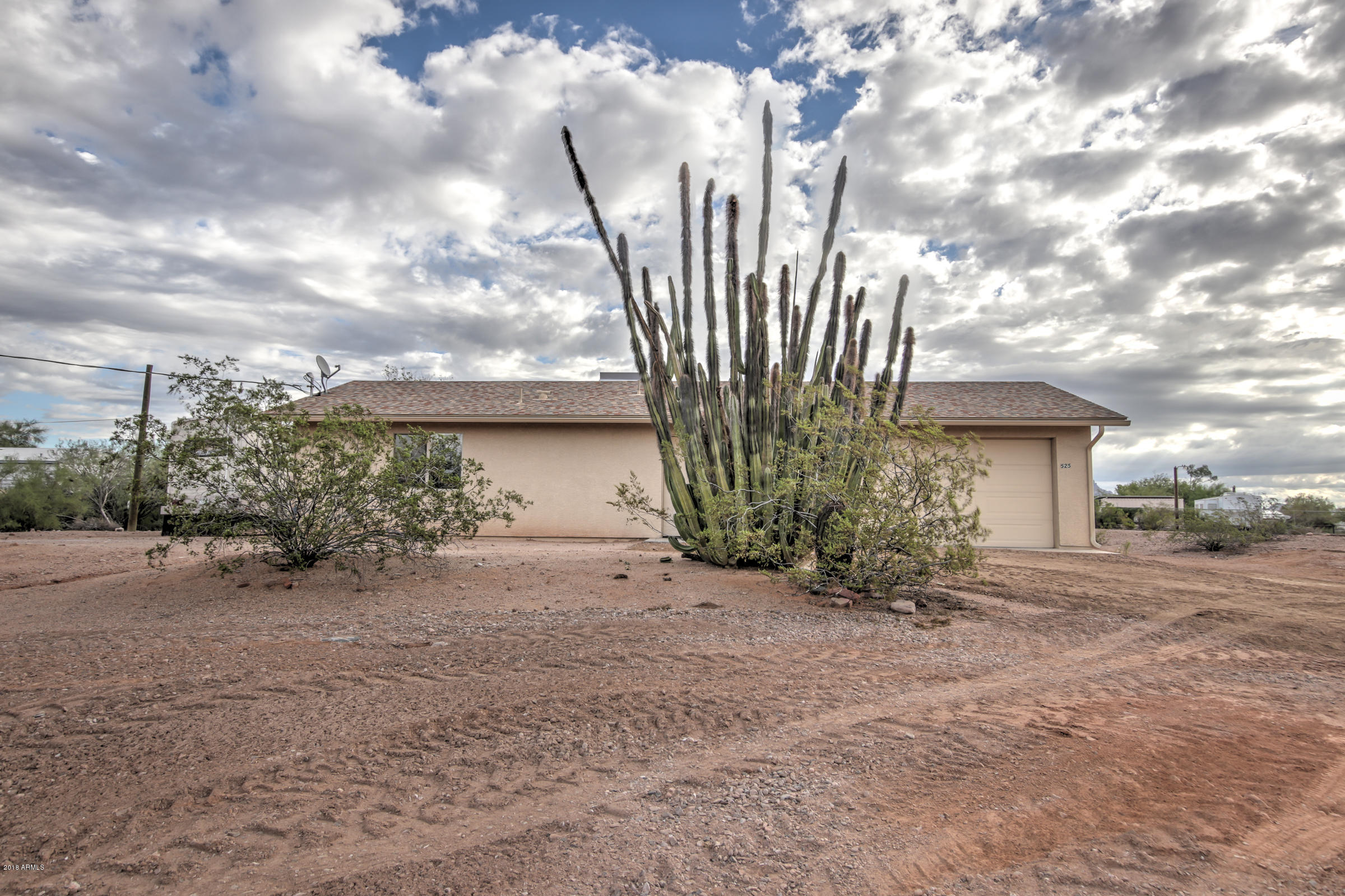 525 South Vista Road Apache Junction, AZ 85119 - Photo 4 of 32 525 S Vista Rd-7