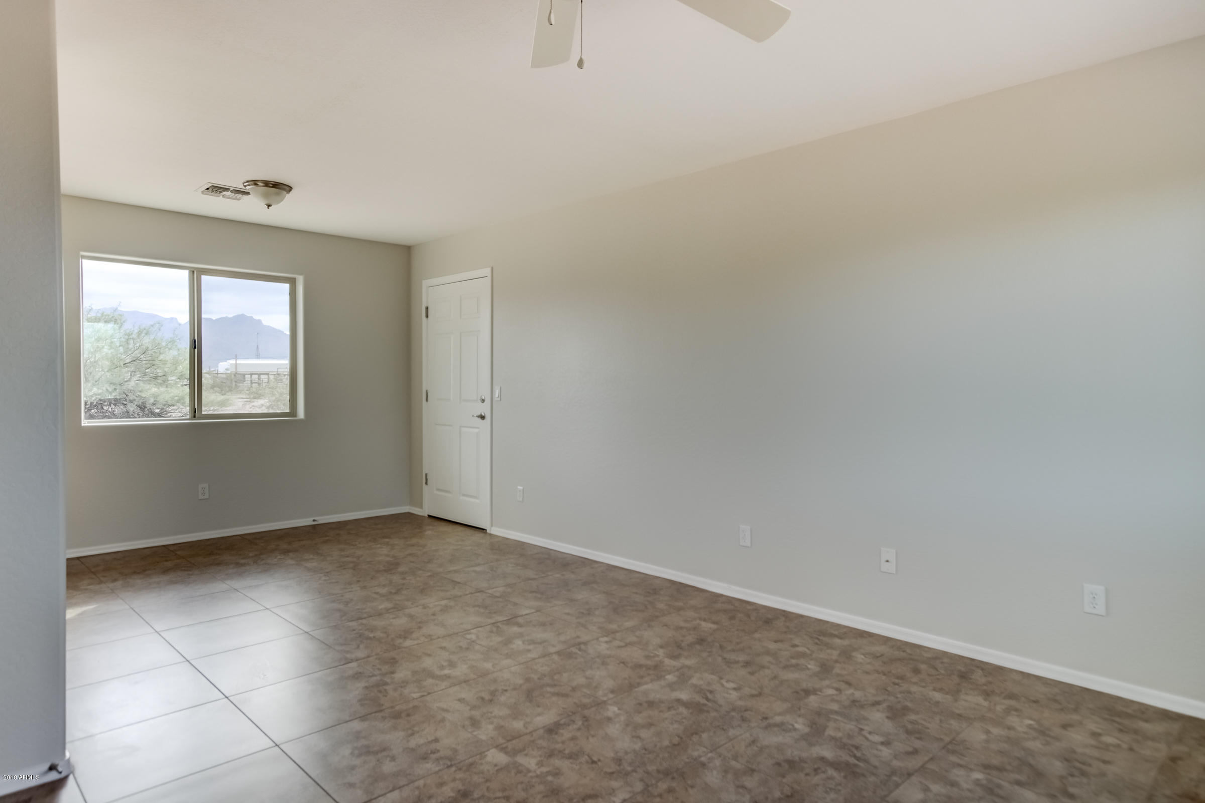 525 South Vista Road Apache Junction, AZ 85119 - Photo 7 of 32 525 S Vista Rd-24