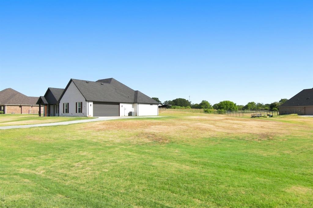 121 Friendship Way Boyd, TX 76023 - Photo 4 of 38 Gallery Image 4