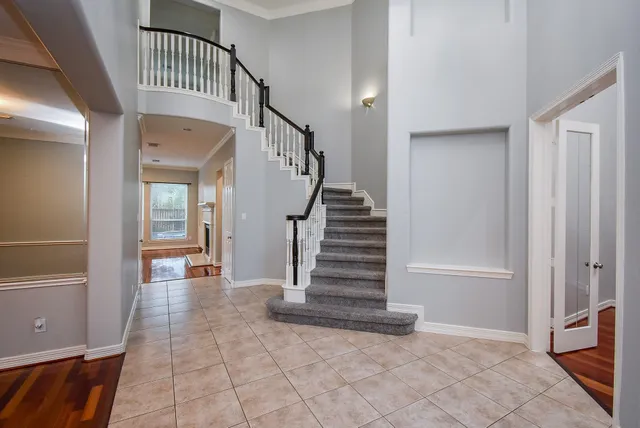 a view of entryway with a front door