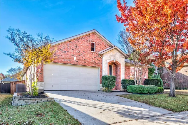 $375,000 | 498 Jefferson Lane, Lake Dallas, TX 75065