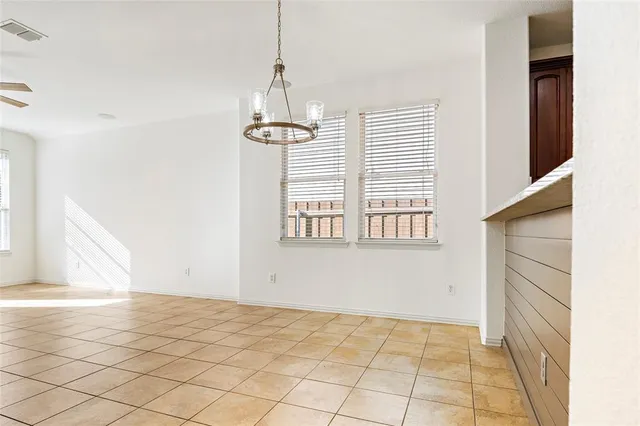 $375,500 | 498 Jefferson Lane, Lake Dallas, TX 75065