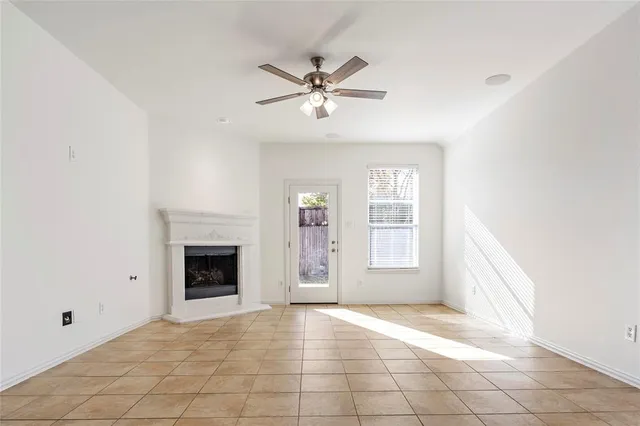 $375,500 | 498 Jefferson Lane, Lake Dallas, TX 75065