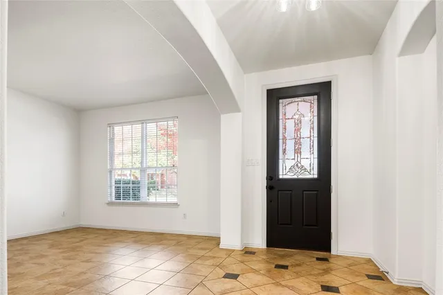 $375,500 | 498 Jefferson Lane, Lake Dallas, TX 75065