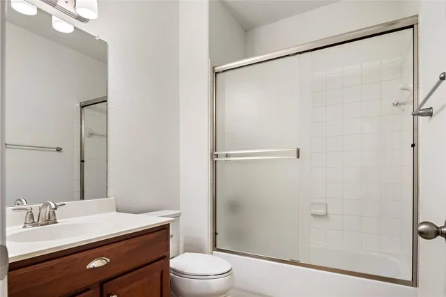 $375,500 | 498 Jefferson Lane, Lake Dallas, TX 75065