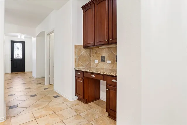 $375,500 | 498 Jefferson Lane, Lake Dallas, TX 75065