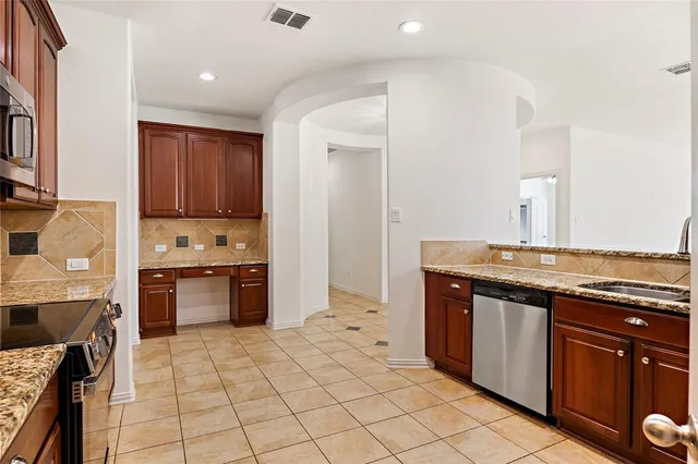 $375,500 | 498 Jefferson Lane, Lake Dallas, TX 75065