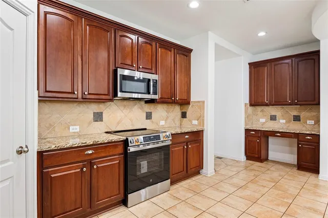 $375,500 | 498 Jefferson Lane, Lake Dallas, TX 75065