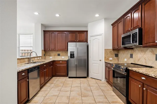 $375,500 | 498 Jefferson Lane, Lake Dallas, TX 75065