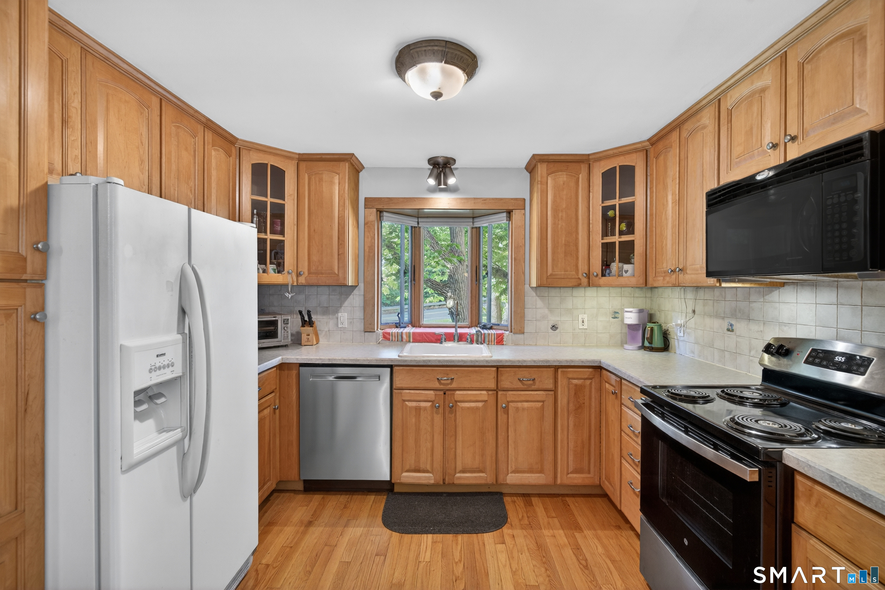 37 Dunbar Road Milford, CT 06460 - Photo 6 of 34