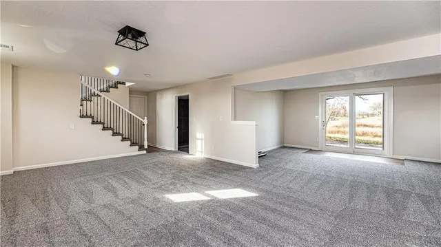 $525,000 | 13332 Little Farm Road, Excelsior Springs, MO 64024