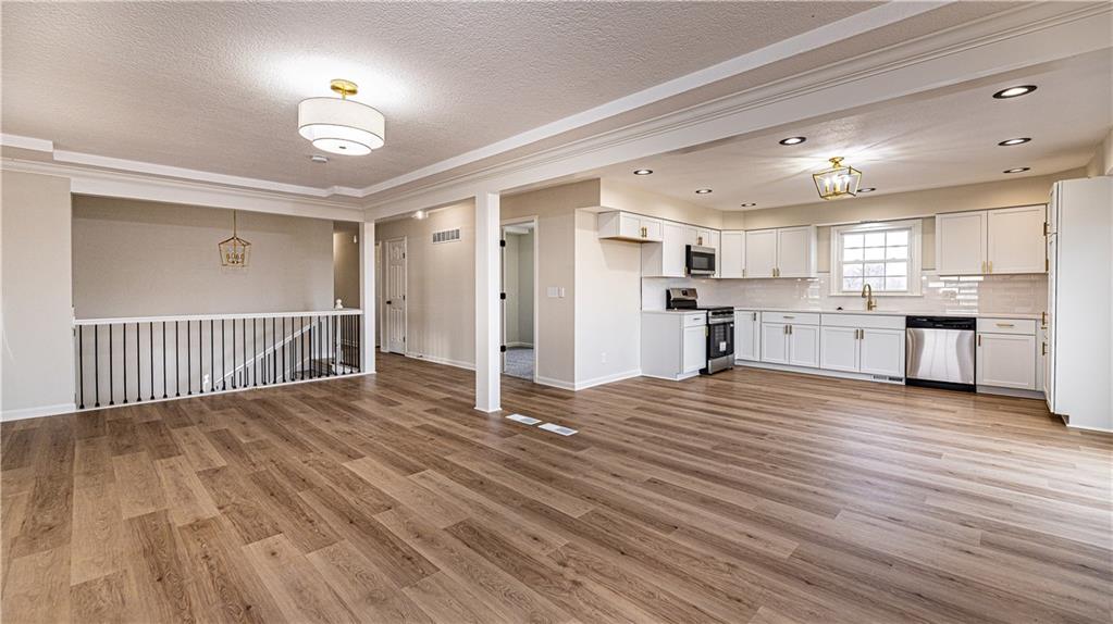 13332 Little Farm Road Excelsior Springs, MO 64024 - Photo 2 of 25