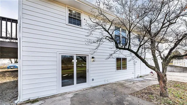 $525,000 | 13332 Little Farm Road, Excelsior Springs, MO 64024