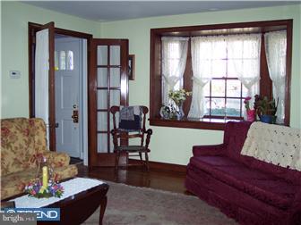 567 Strathmore Road Havertown, PA 19083 - Photo 8 of 12 Living Room