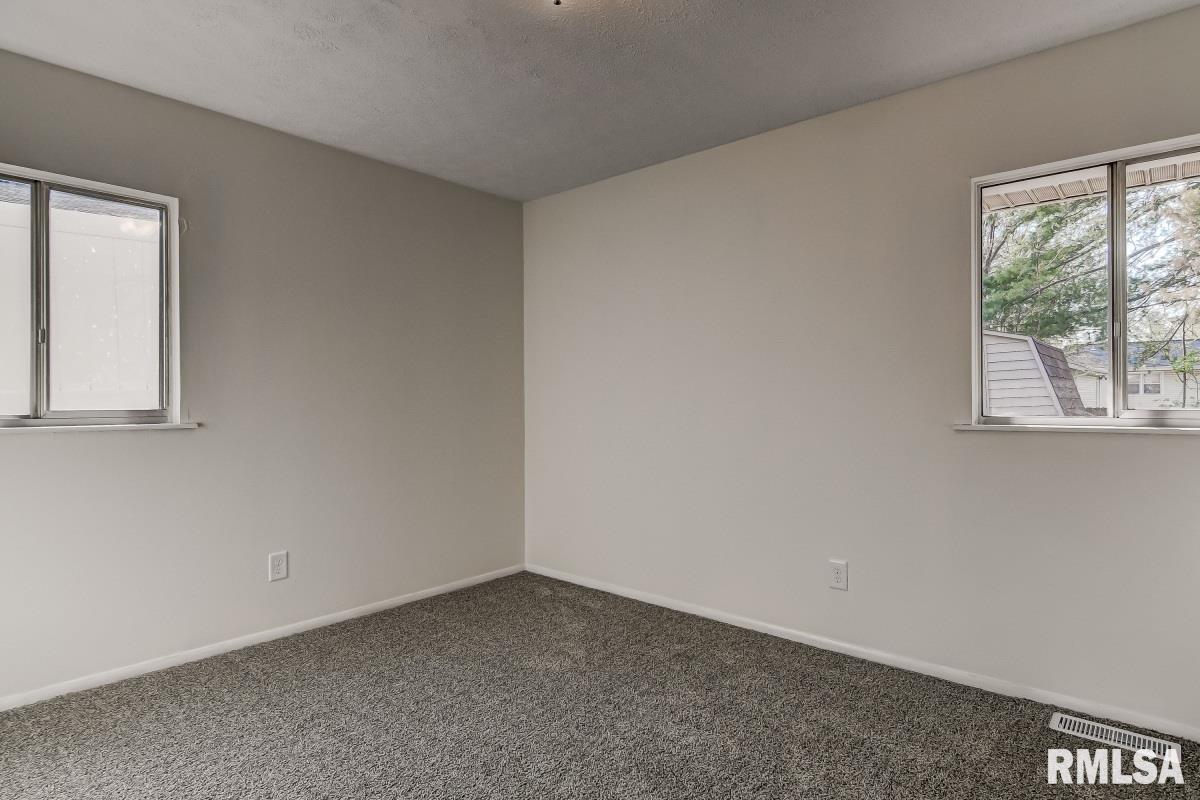 2800 Cardigan Drive Springfield, IL 62702 - Photo 17 of 26 Gallery Image 17