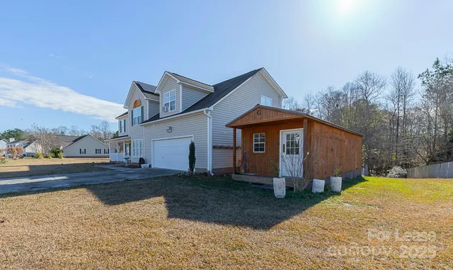 a view of a house with a yard