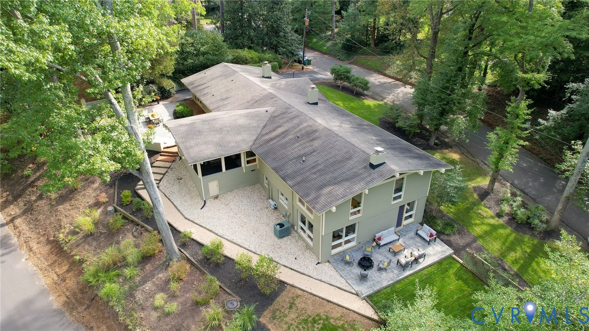 210 West Hillcrest Avenue Aylett, VA 23009 - Photo 50 of 50 an aerial view of a house with a yard