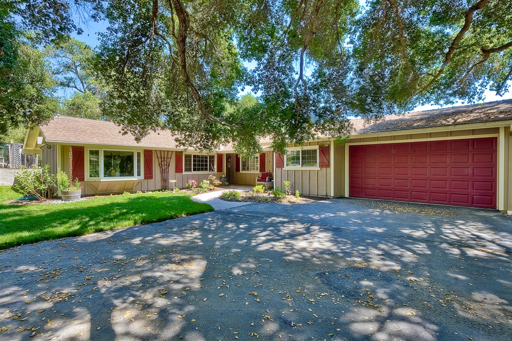 2490 Heyneman Hollow Fallbrook, CA 92028 - Photo 2 of 25