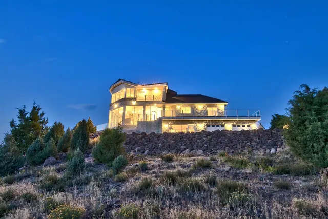 a view of a building