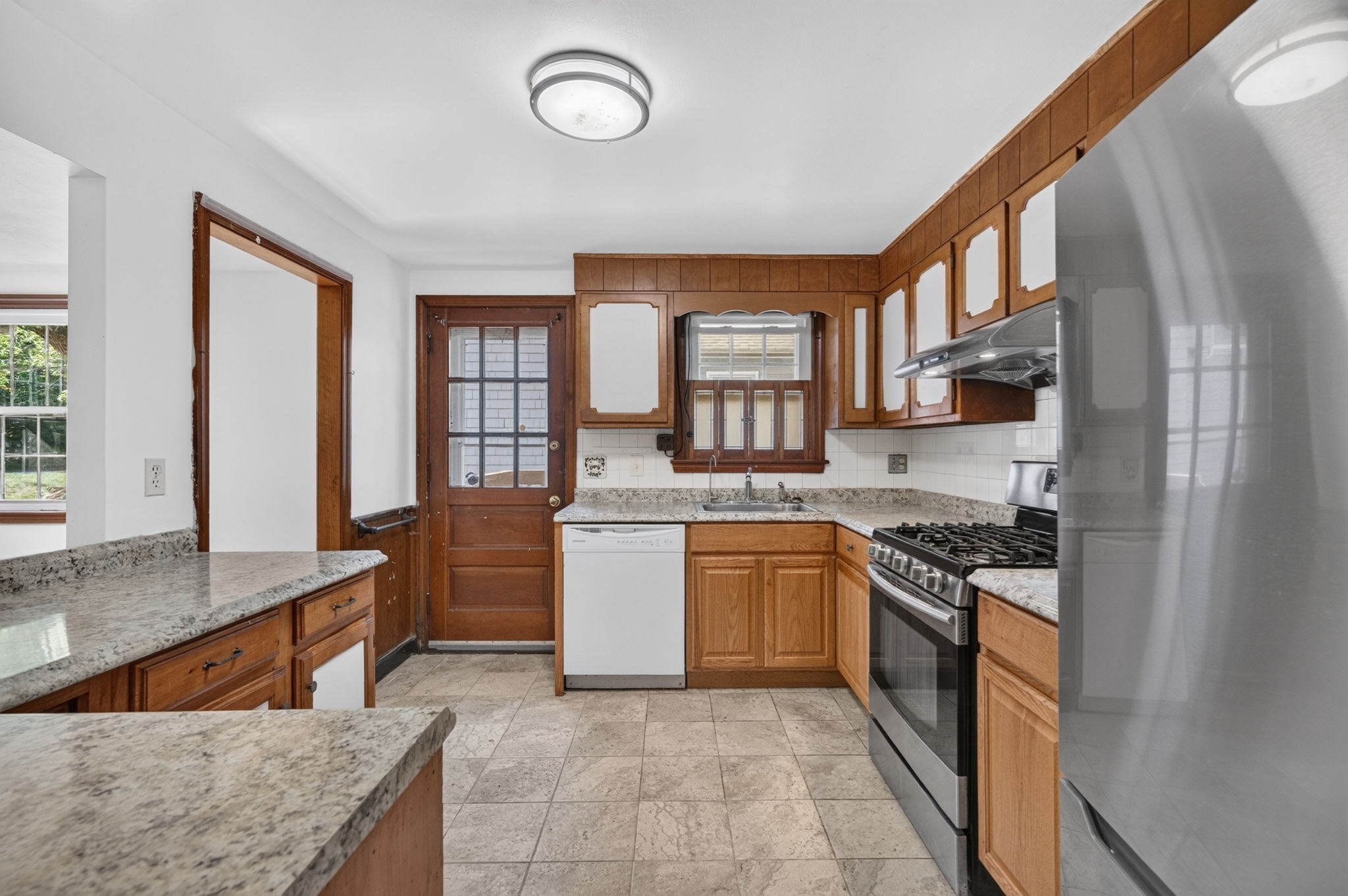 24 Grapevine Avenue Lexington, MA 02421 - Photo 8 of 24 Gallery Image 8