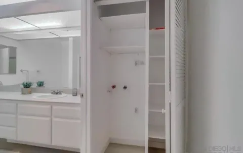 a en suite bathroom with a sink and a mirror