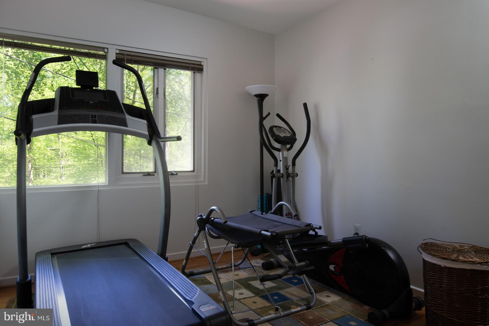 2119 Paul Spring Road Alexandria, VA 22307 - Photo 24 of 32 Bedroom 3, Upper Level