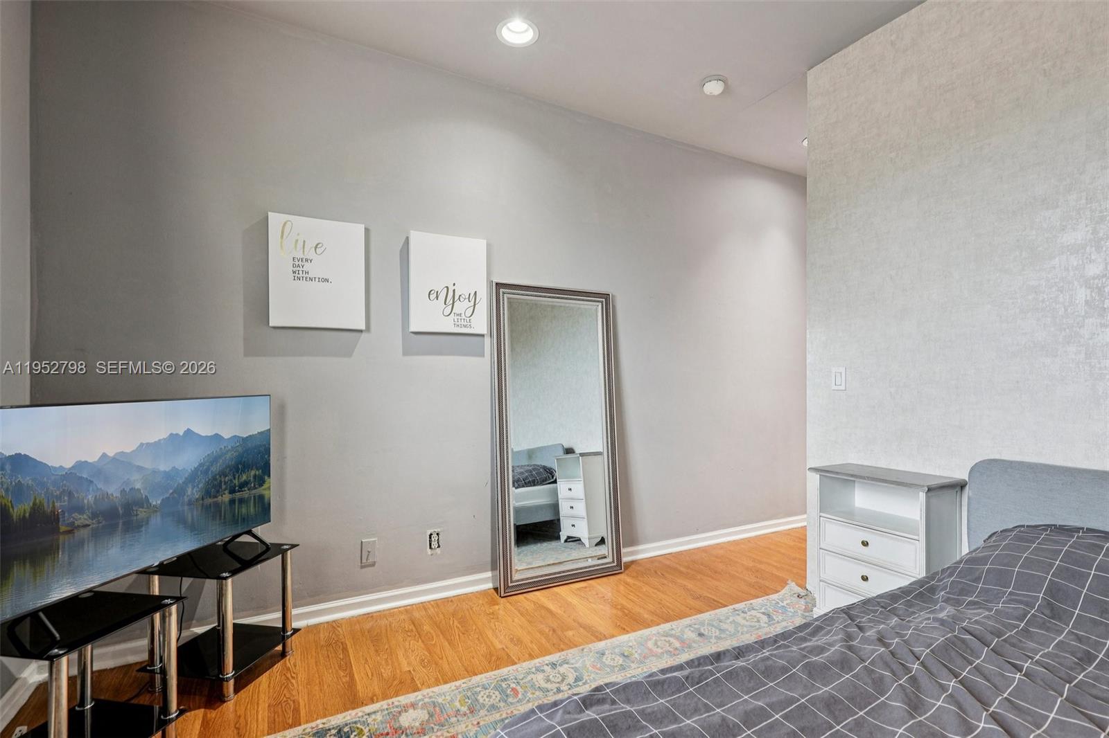 2307 Washington Street, Unit 5 Hollywood, FL 33020 - Photo 29 of 32 Guest Bedroom 2