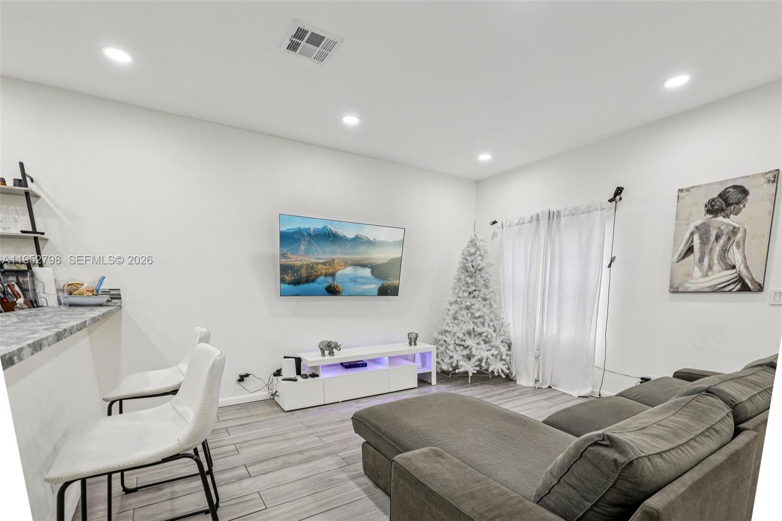 2307 Washington Street, Unit 5 Hollywood, FL 33020 - Photo 6 of 32