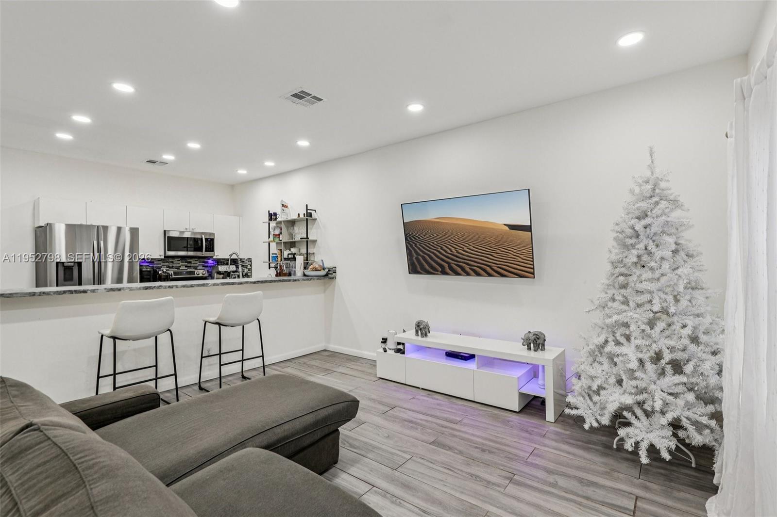 2307 Washington Street, Unit 5 Hollywood, FL 33020 - Photo 7 of 32