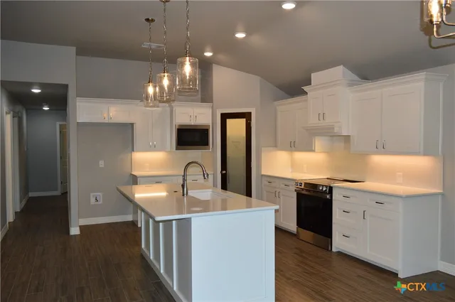 $439,900 | 174 County Road 3154, Kempner, TX 76539