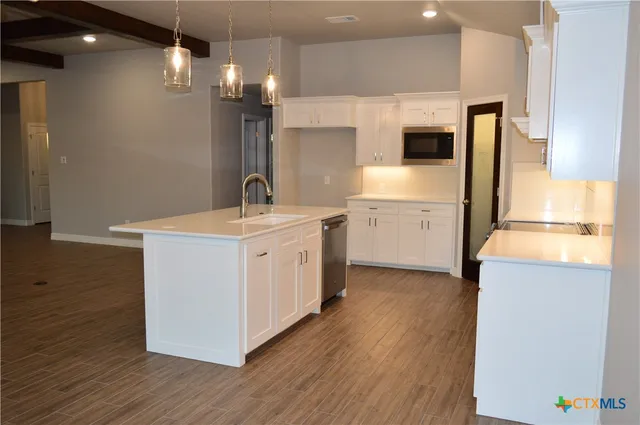 $439,900 | 174 County Road 3154, Kempner, TX 76539